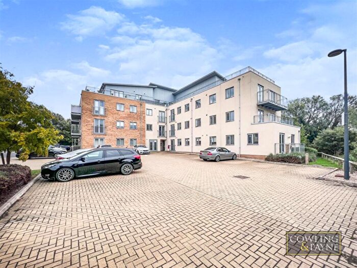 2 Bedroom Apartment For Sale In Ramsden Court, Wickford, SS12