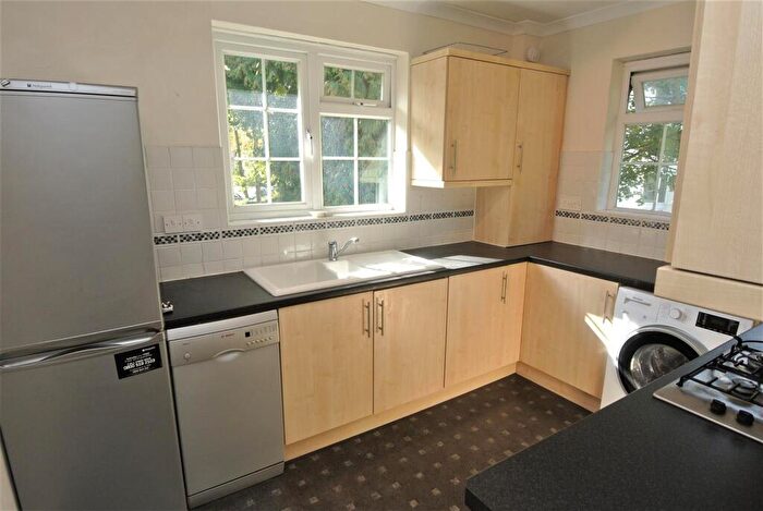 2 Bedroom Maisonette To Rent In Castleview Road, Weybridge, KT13