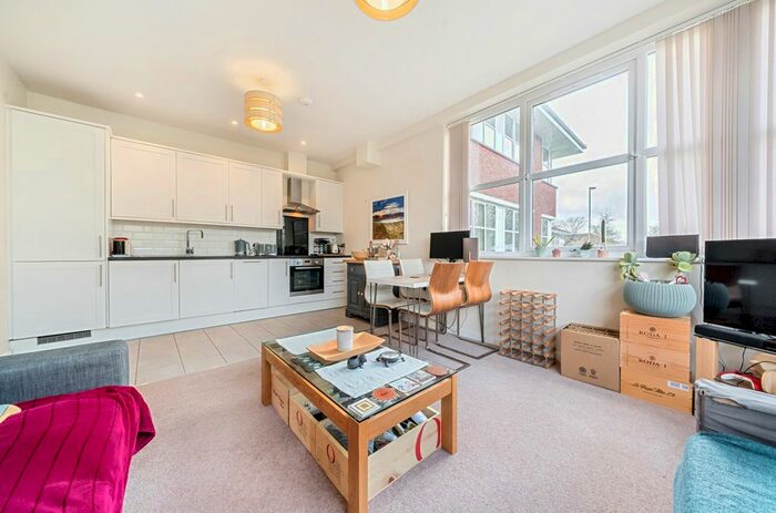 1 Bedroom Flat To Rent In Emmview Close, Wokingham, Berkshire, RG41