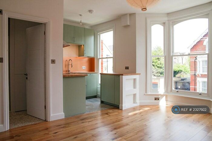 2 Bedroom Flat To Rent In Cornwall Road, London, N4