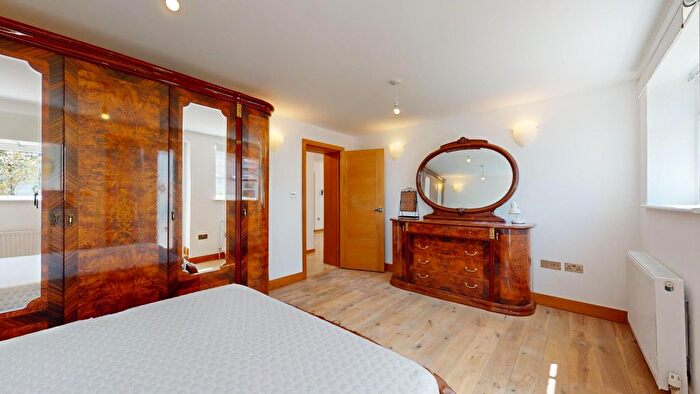 3 Bedroom Flat To Rent In Gunnersbury Avenue, London, W5
