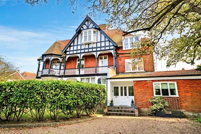 2 Bedroom Apartment For Sale In Cliff Avenue, Tudor Villas, NR27