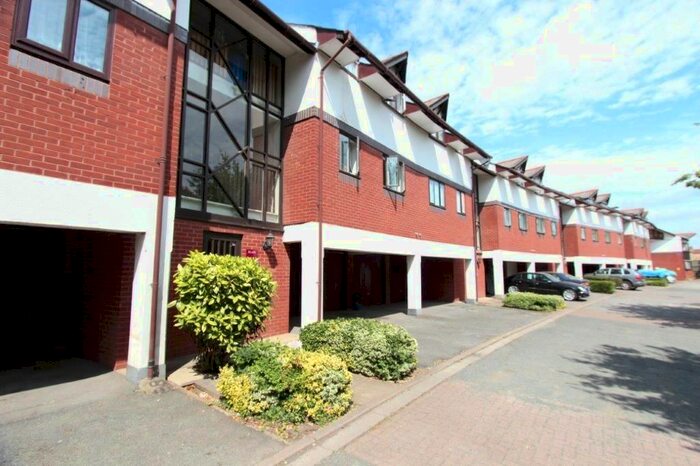 Studio To Rent In Cosgrove Close, London, N21