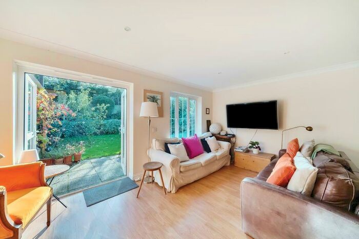 4 Bedroom Detached House For Sale In Newbury, Berkshire, RG19