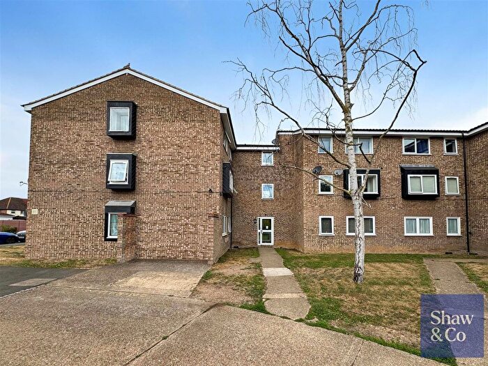 2 Bedroom Flat For Sale In Old Park Mews, Heston, TW5