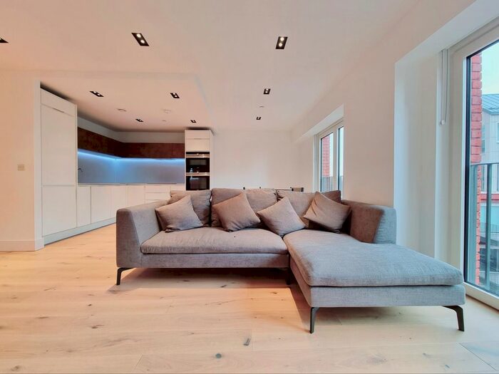 2 Bedroom Flat To Rent In Exchange Gardens, London, SW8