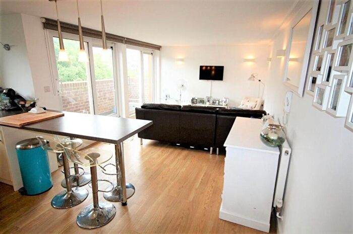 1 Bedroom Flat To Rent In Green Lanes, Stoke Newington, N16