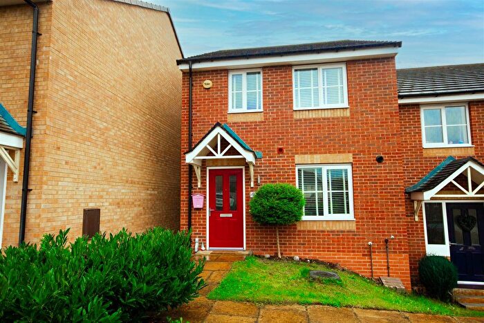3 Bedroom Town House For Sale In Knowles View, Talke, Stoke-On-Trent, ST7