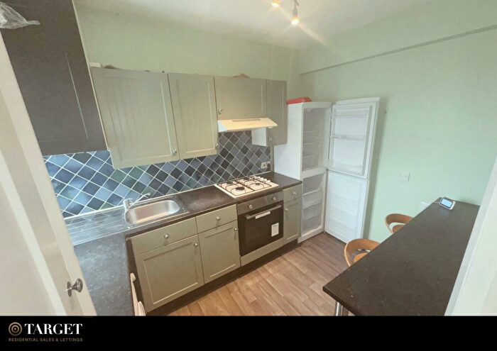 3 Bedroom Flat To Rent In Cambridge Parade, Great Cambridge Road, Enfield, EN1