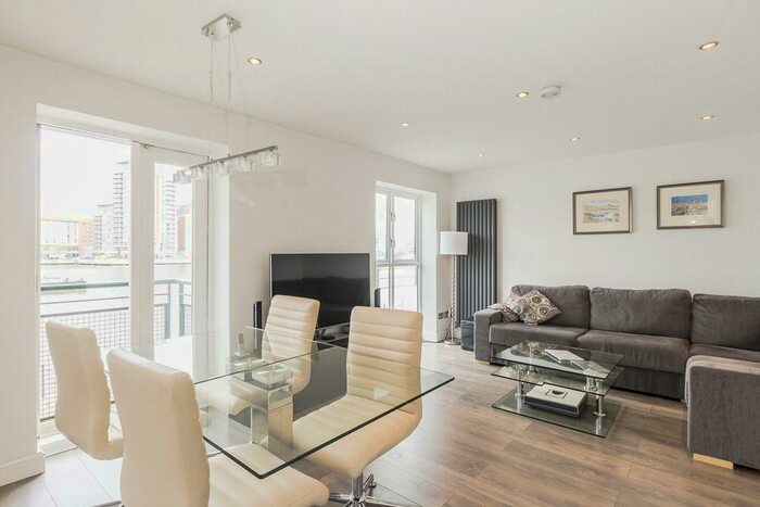2 Bedroom Apartment To Rent In Capulet Mews, Royal Victoria Dock, E16