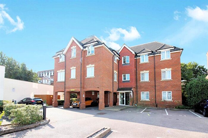 2 Bedroom Flat To Rent In Fountain Court, Buckingham Street, HP20