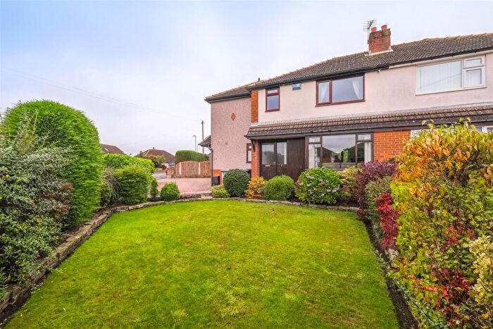 4 Bedroom Semi-Detached House For Sale In Deer Croft Drive, Huddersfield, HD3