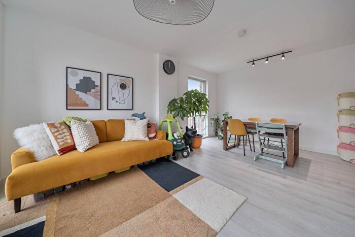 2 Bedroom Flat For Sale In Hargrave Drive, Harrow, HA1