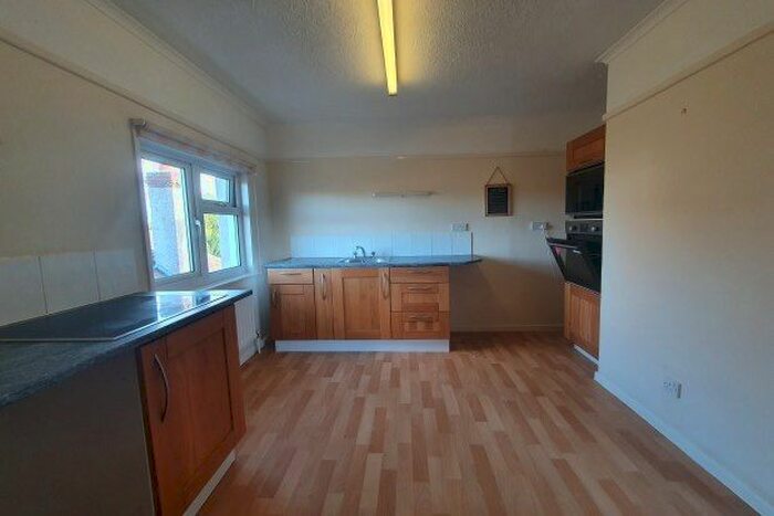 2 Bedroom Flat To Rent In Warfield Avenue, Waterlooville, PO7