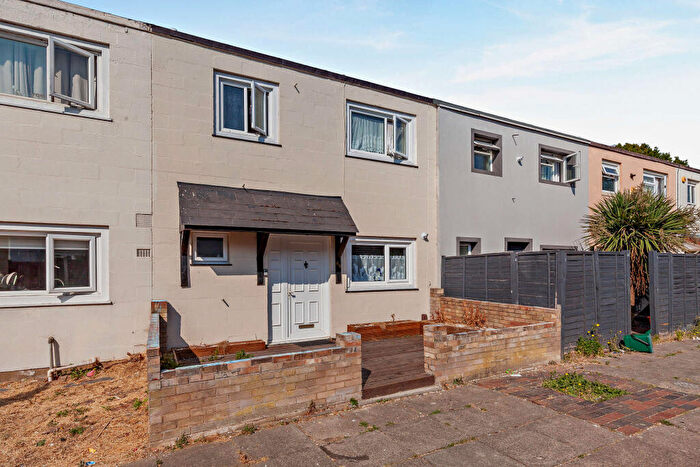 3 Bedroom Terraced House For Sale In Oldwyk, Basildon, SS16