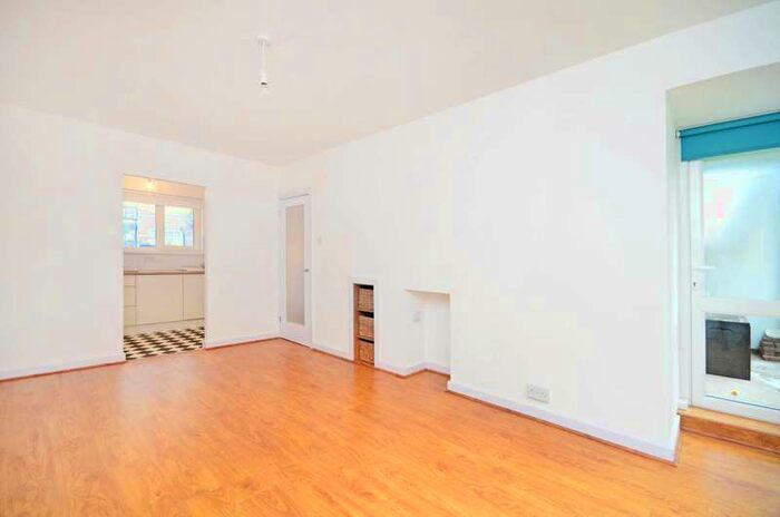 1 Bedroom Flat To Rent In Anderson Road, Hackney, E9