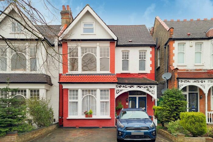 3 Bedroom Flat To Rent In Derwent Road, Palmers Green, London, N13