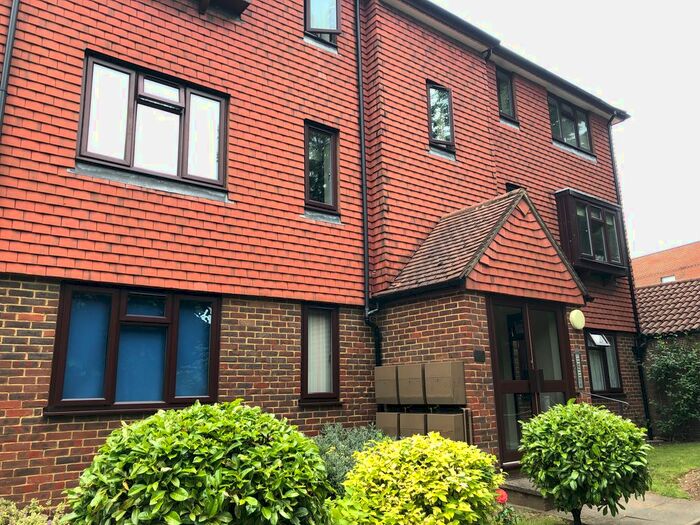 2 Bedroom Flat To Rent In Holmwood Gardens, Wallington SM6