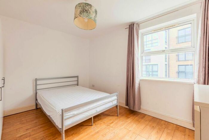 3 Bedroom Flat To Rent In St Leonards Street, Bow, London, E3