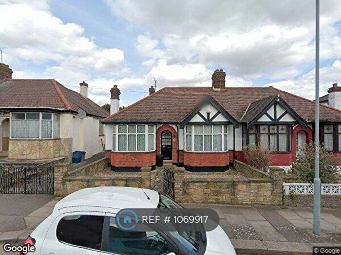 3 Bedroom Bungalow To Rent In Hamilton Avenue, Ilford, IG6