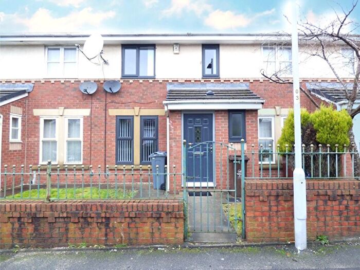 3 Bedroom Town House To Rent In Watermans Close, Moston, Manchester, M9