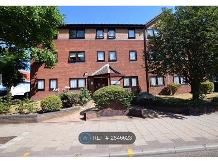 2 Bedroom Flat To Rent In Ashton Court, Romford, RM6