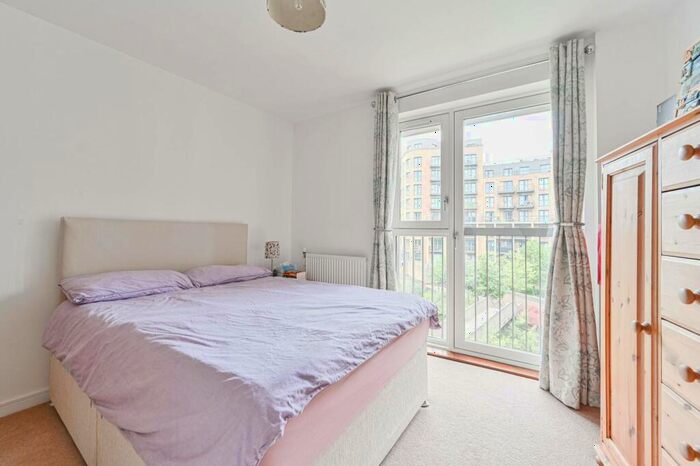 1 Bedroom Flat For Sale In Connersville Way, Purley Way, Croydon, CR0