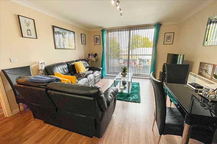 1 Bedroom Flat For Sale In Bergenia House, Feltham, Middlesex, TW13