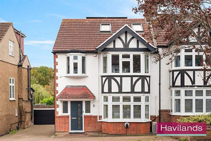 4 Bedroom Semi-detached House For Sale In Park View, London, N21