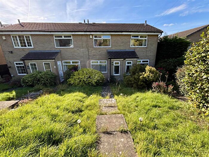 2 Bedroom Town House For Sale In Acaster Drive, Low Moor, Bradford, BD12