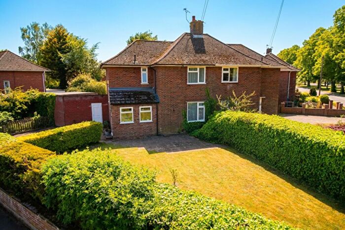 3 Bedroom Semi-Detached House For Sale In Maid Marian Road, Norwich, NR4