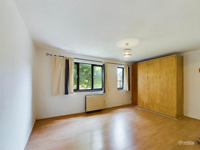 Studio To Rent In Pennycroft, Croydon, CR0