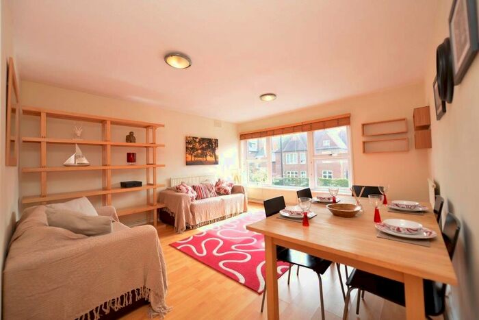 2 Bedroom Flat To Rent In Northside Wandsworth Common, Wandsworth, SW18