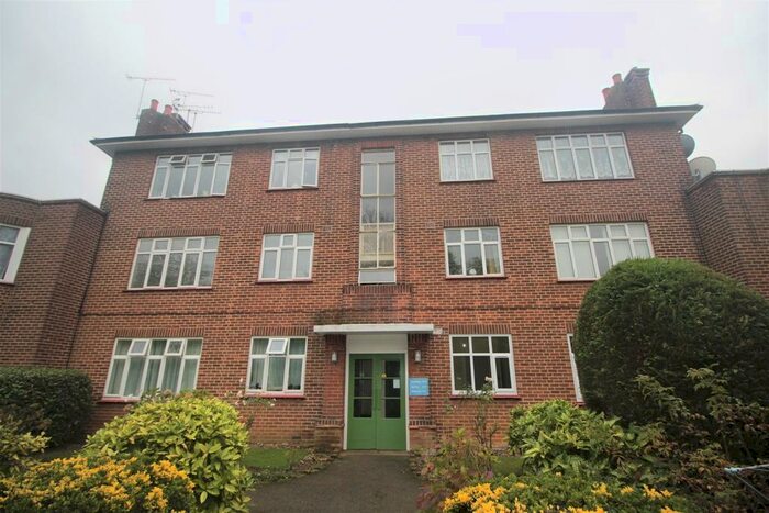 2 Bedroom Flat To Rent In Canons Park Close, Edgware, HA8