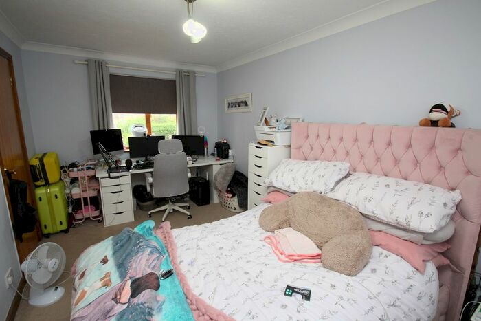 2 Bedroom Flat For Sale In Park Court, Letchworth Garden City, SG6