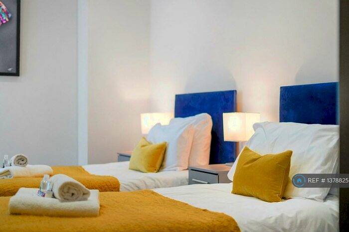 1 Bedroom Flat To Rent In Phoenix House, Berkshire, SL1