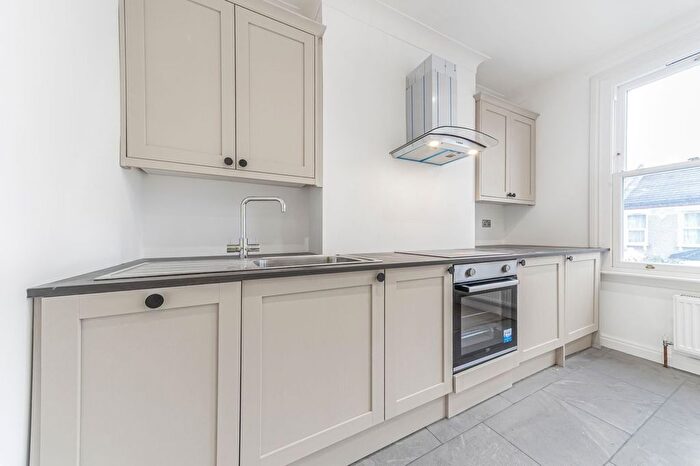 2 Bedroom Flat To Rent In Elmer Road, London, SE6