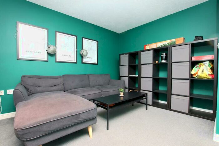 3 Bedroom Flat To Rent In Wright Way, Stapleton, Bristol, BS16