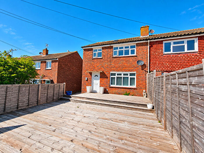 3 Bedroom End Of Terrace House For Sale In Whitelot Close, Southwick, BN42