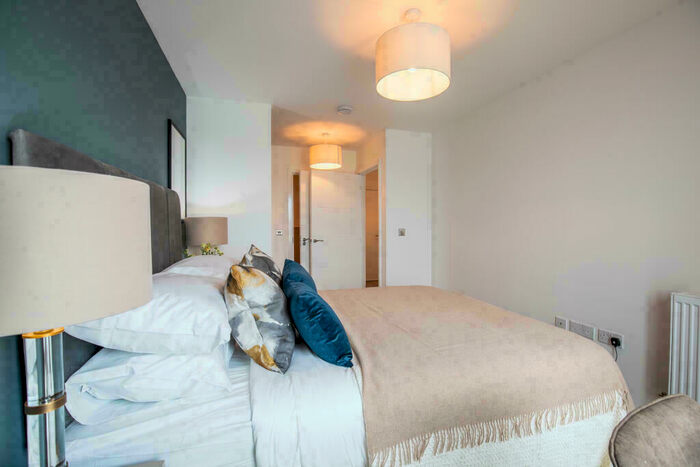 2 Bedroom Apartment To Rent In Vantage Tower, Centenary Plaza, SO19