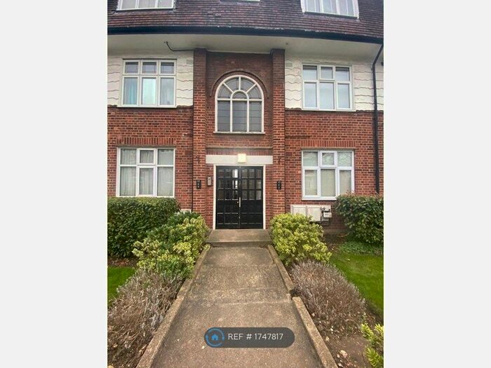 2 Bedroom Flat To Rent In Avondale Court, London, E18