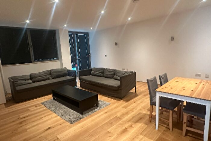 2 Bedroom Flat To Rent In Plumbers Row, London, E1
