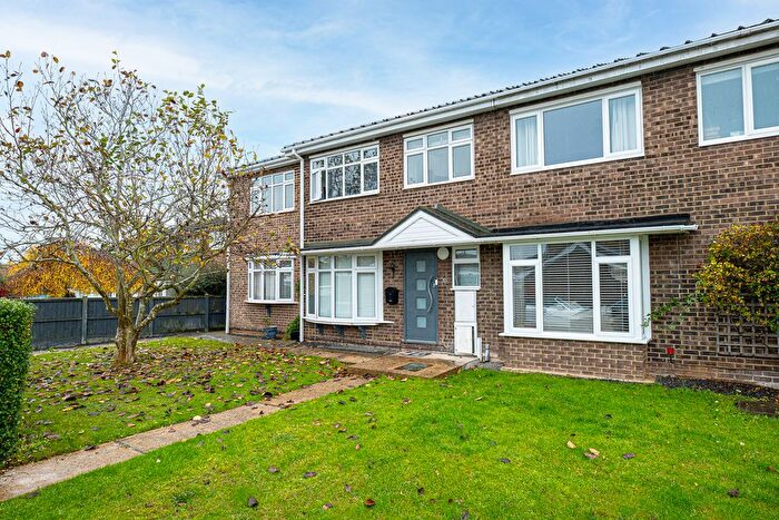 4 Bedroom Semi-Detached House For Sale In Steeplefield, Leigh-On-Sea, SS9