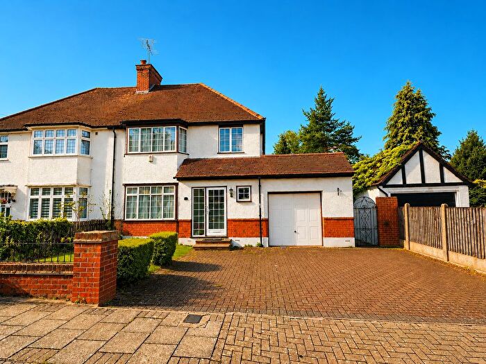 3 Bedroom Semi-Detached House For Sale In Hilltop Way, Stanmore, HA7