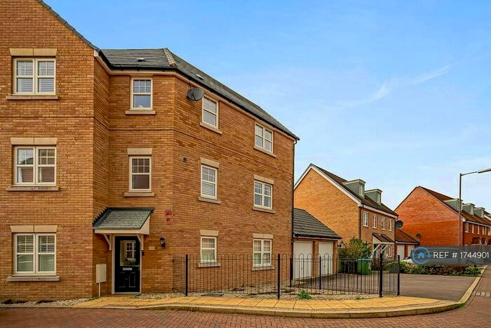 5 Bedroom Semi-Detached House To Rent In Tyson Road, Aylesbury, HP18