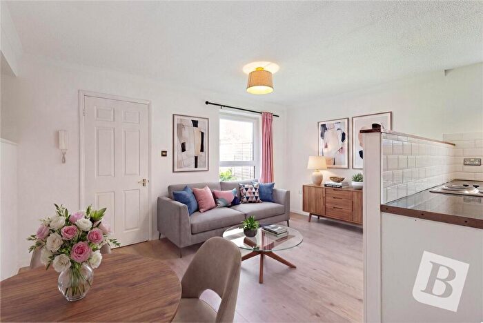 1 Bedroom Apartment For Sale In Richmond Road, Romford, RM1