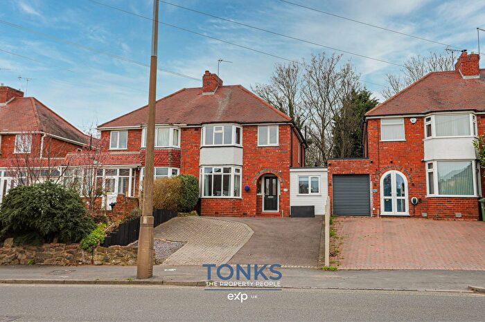 3 Bedroom Semi Detached House For Sale In Stourbridge Road, Halesowen, B63