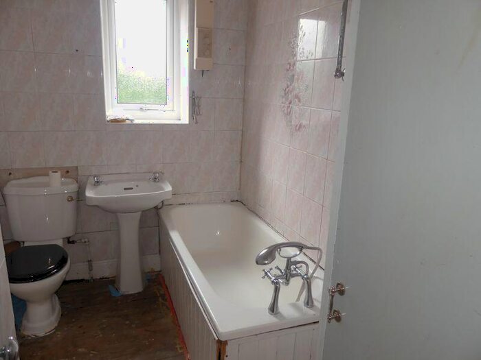2 Bedroom Terraced House For Sale In Counthill Road, Oldham, OL4