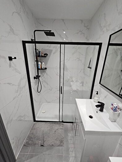 2 Bedroom Apartment To Rent In Commercial Road, London, E1