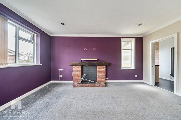 2 Bedroom Flat For Sale In Macauley Road, Broadstone, BH18